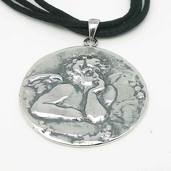 Cherub pendant in silver