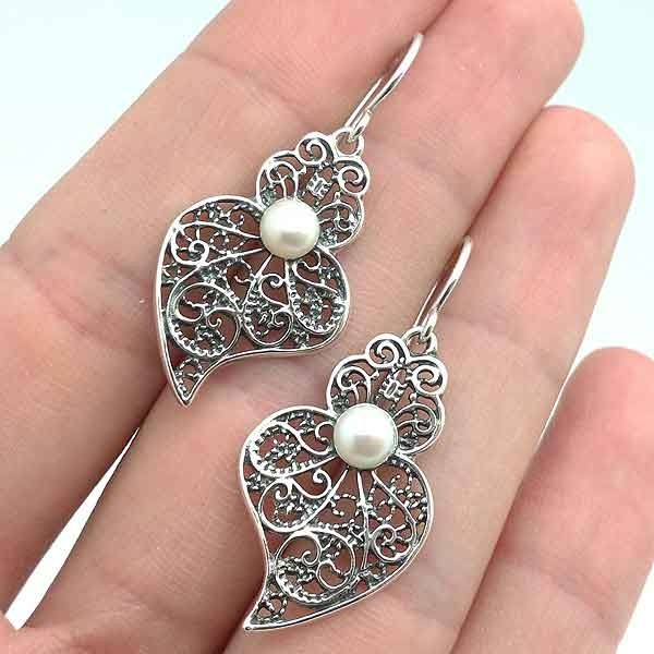 Filigree earrings with pearl