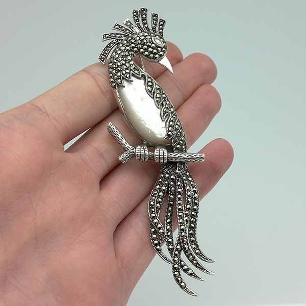Bird brooch in silver
