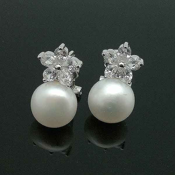 Pearl earrings, omega clasp