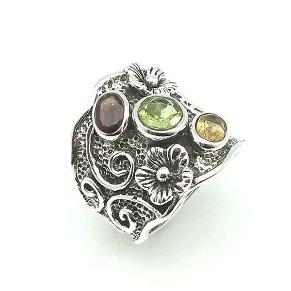 Silver ring with flowers