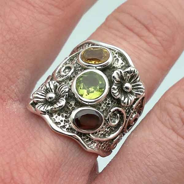 Anillo plata con flores