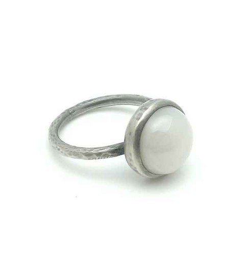 Ring silver, opaque zirconia.