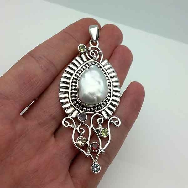 Handmade pendant pearl