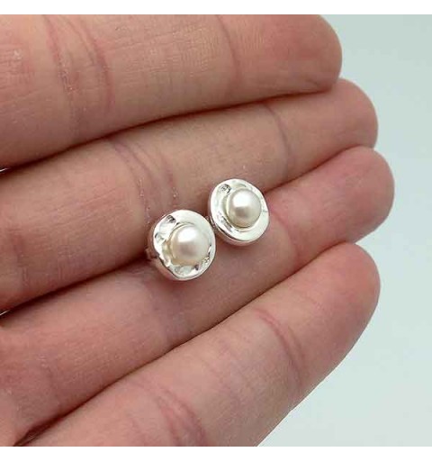 Pendientes en plata de ley y perla cultivada.