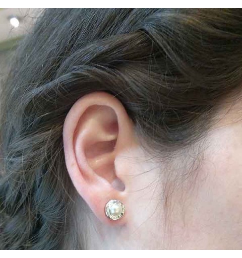 Pendientes en plata de ley y perla cultivada.