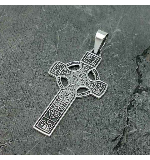 Cruz con símbolos celtas
