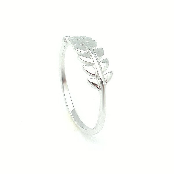 Ring in sterling silver, shaped like a leaf.