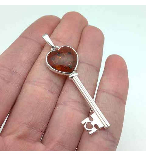 Colgante llave ámbar