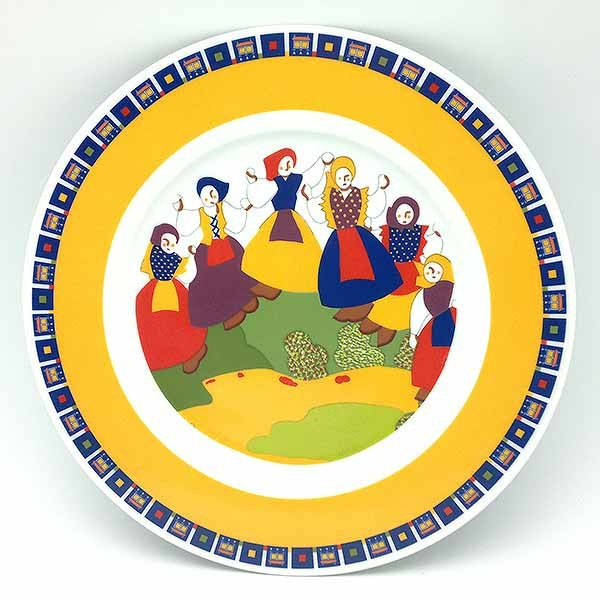 Decorative plate, representing Galician dance.