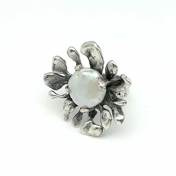 Resbaladizo pequeño manga Anillo de joyería contemporánea en plata y una bonita perla.