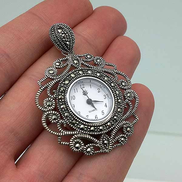 Reloj colgante tipo antiguo en plata de ley
