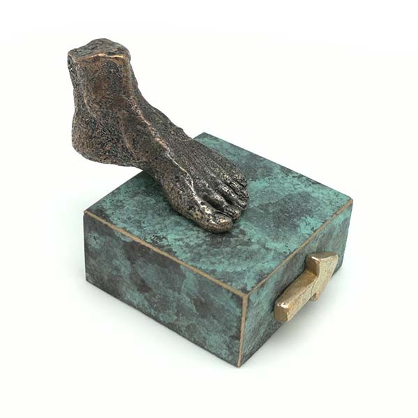Foot sculpture, in bronze, Santiago way.
