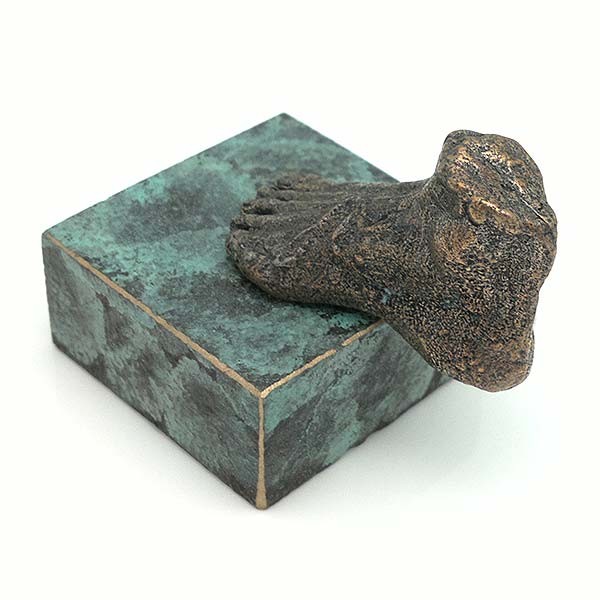 Escultura pie, en bronce, camino Santiago.