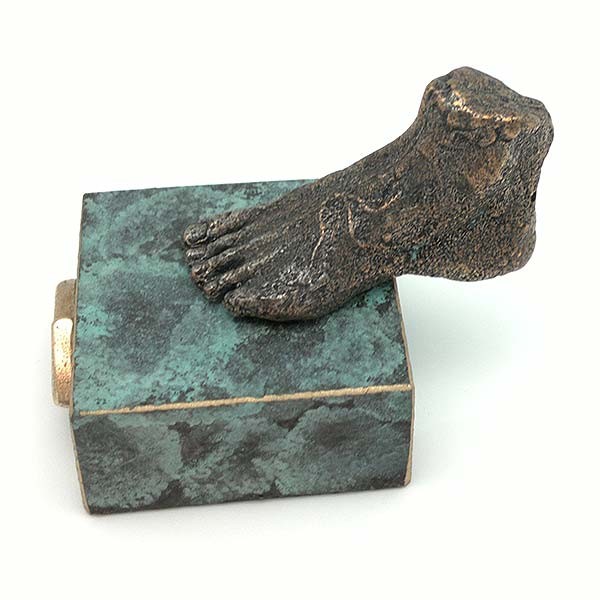 Escultura pie, en bronce, camino Santiago.