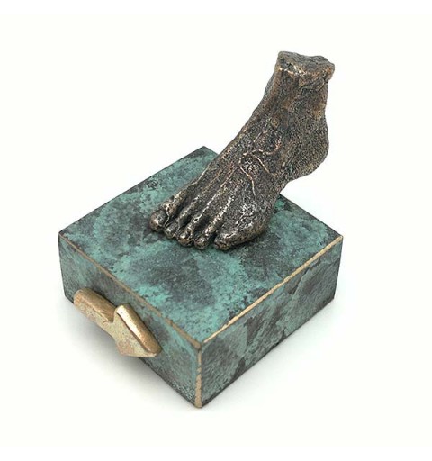 Escultura pie, en bronce, camino Santiago.