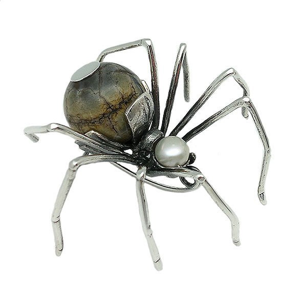 Spider shaped brooch in sterling silver.