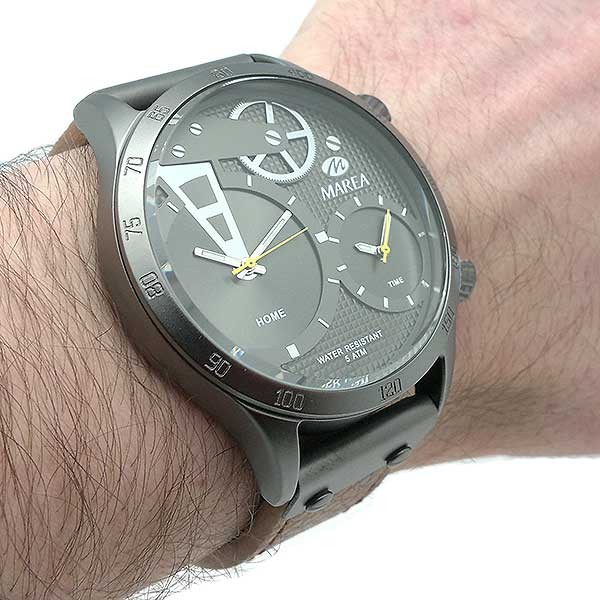 Reloj para hombre, en tonos grises y marrones.
