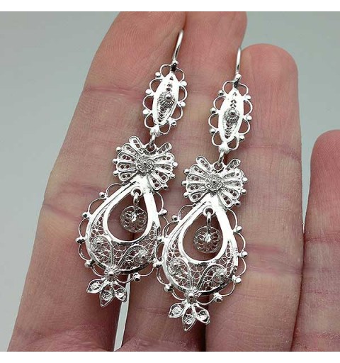 Long earrings in smooth silver