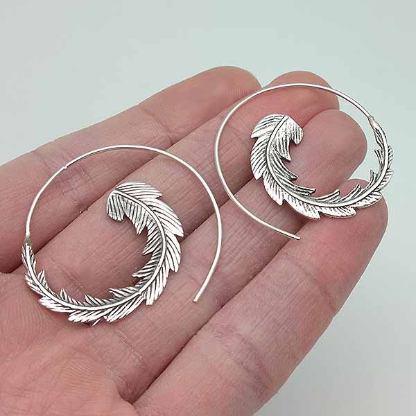 Hoop earrings, spiral leaf-shaped type.