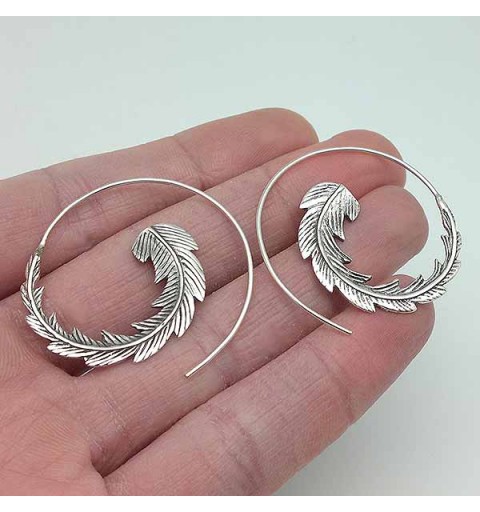 Hoop earrings, spiral leaf-shaped type.