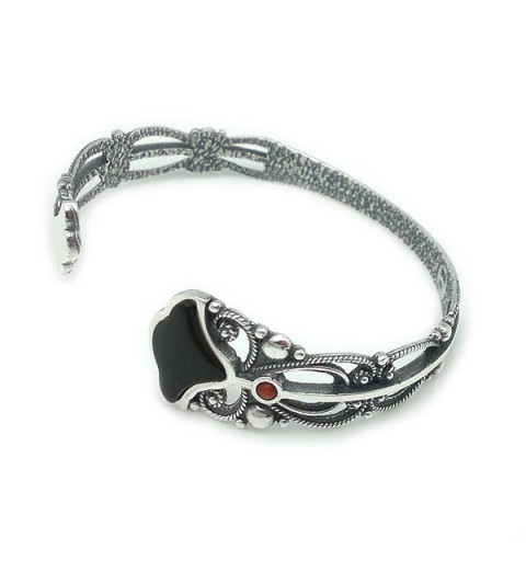 Bracelet in silver, jet and coral