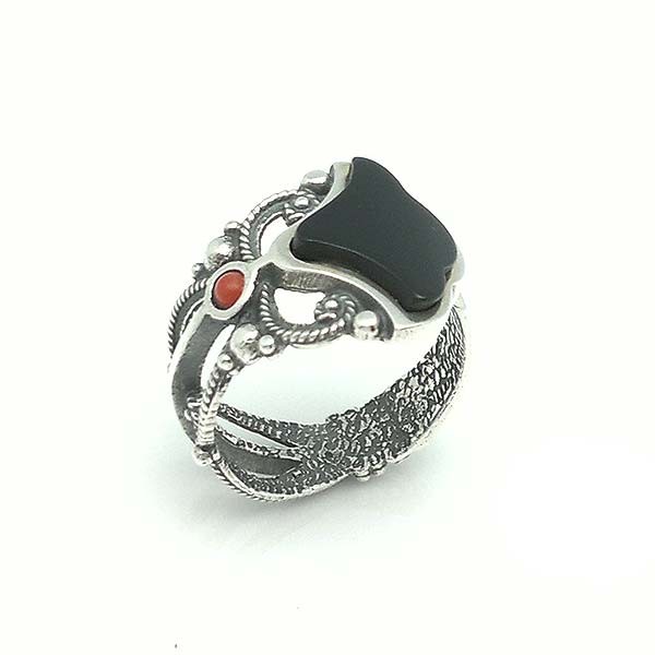Adjustable ring, silver, jet and coral.