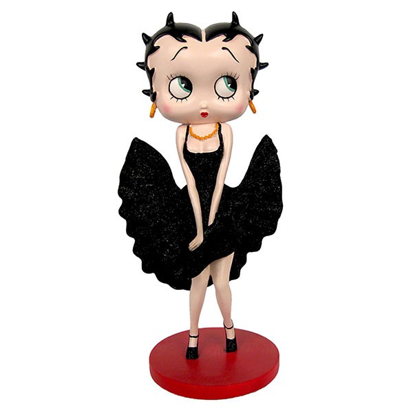 Betty Boop brisa fresca, con vestido negro brillante.