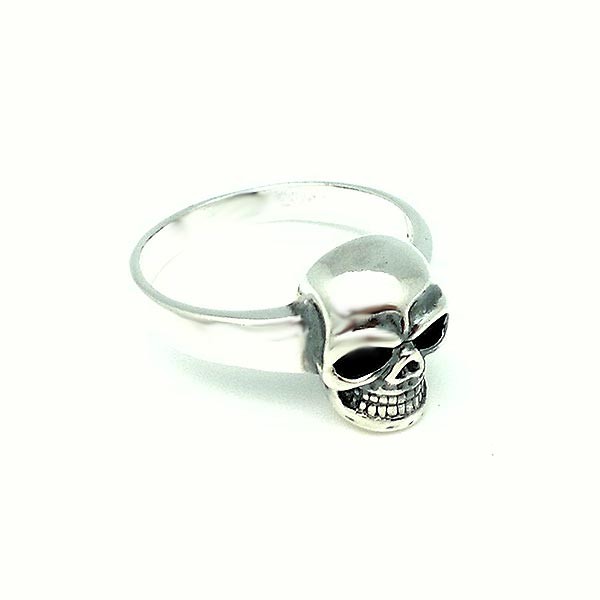 Simple skull ring, in sterling silver.