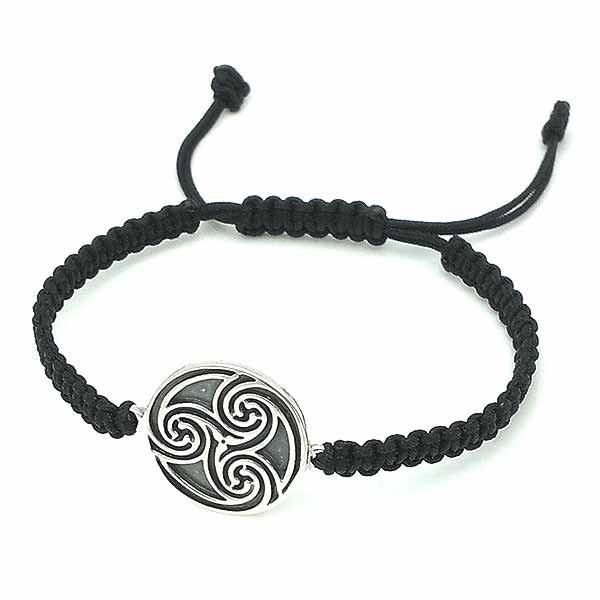 Bracelet with the best known Celtic symbol, the triskelion. Made of sterling silver and black braided nylon.