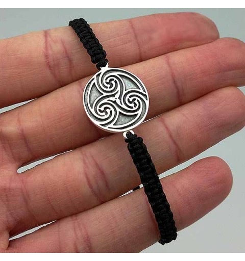 Bracelet with the best known Celtic symbol, the triskelion. Made of sterling silver and black braided nylon.