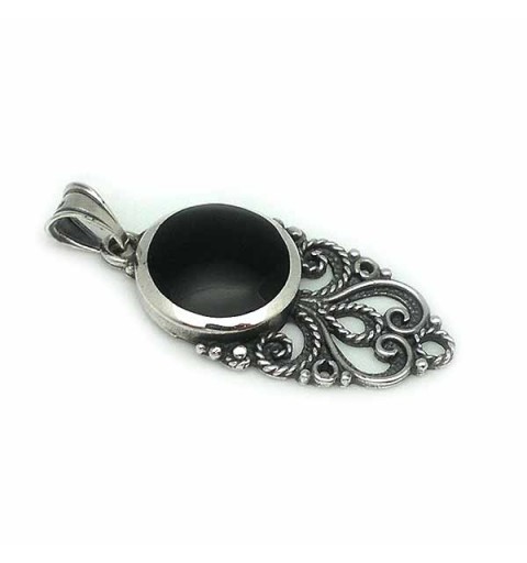 Colgante, elaborado por orfebres con la técnica de la filigrana, en plata de ley y azabache