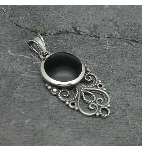 Pendant, made by goldsmiths using the filigree technique, in sterling silver and jet