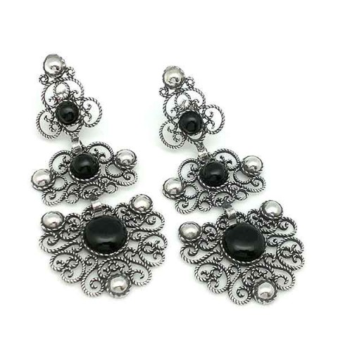 Handmade earrings, in silver and jet with the filigree technique