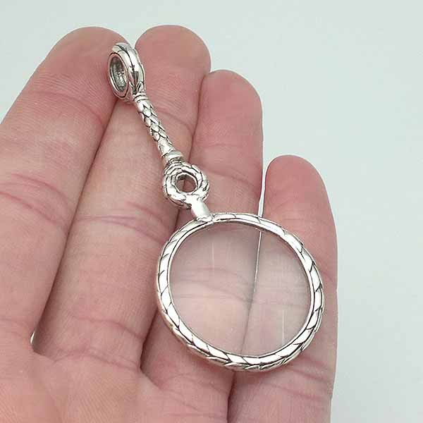 Pendant for ladies, in sterling silver, shaped like a magnifying glass.