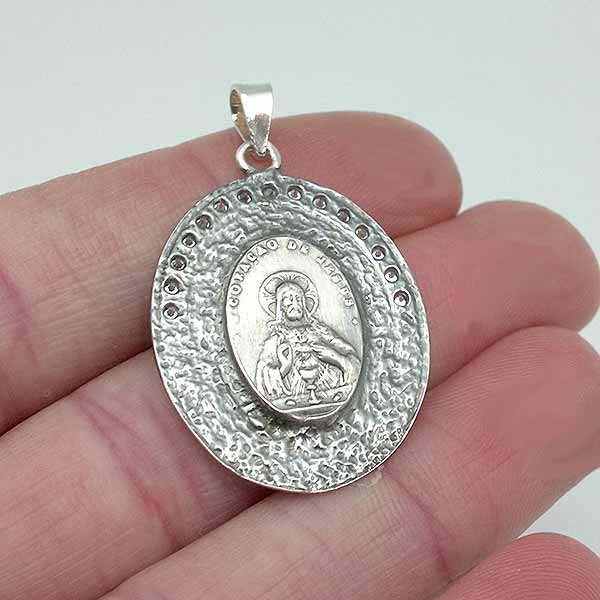 Pendant in sterling silver, with the Virgin of Fatima on the front and the sacred heart of Jesus on the back.