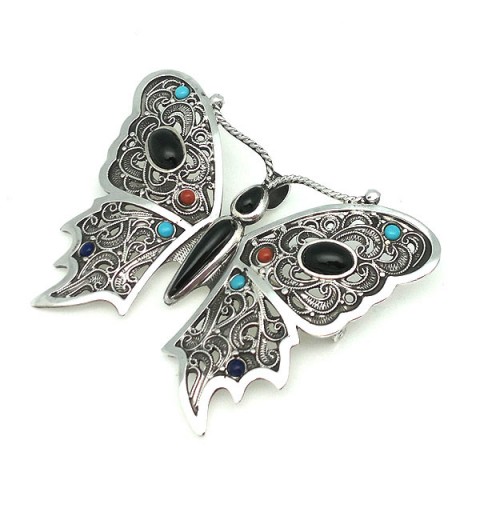 Broche y colgante, con forma de mariposa, elaborado de forma artesanal, en plata de ley y piezas naturales.