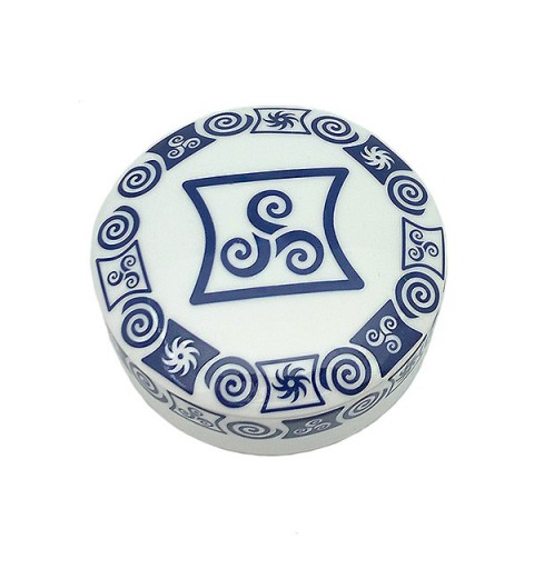 Porcelain box with fretwork