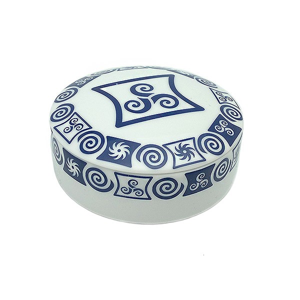 Porcelain box with fretwork