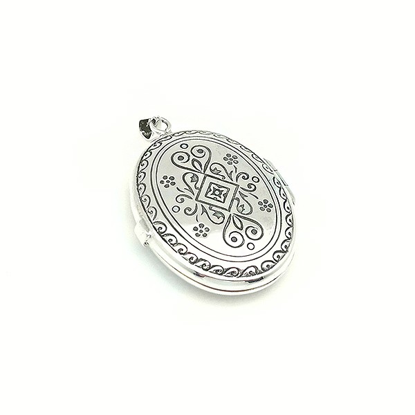 Pendant photo holder, in silver