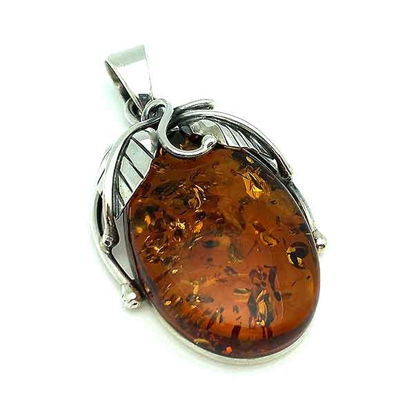Colgante elaborado en plata de ley y un bonito ámbar natural.