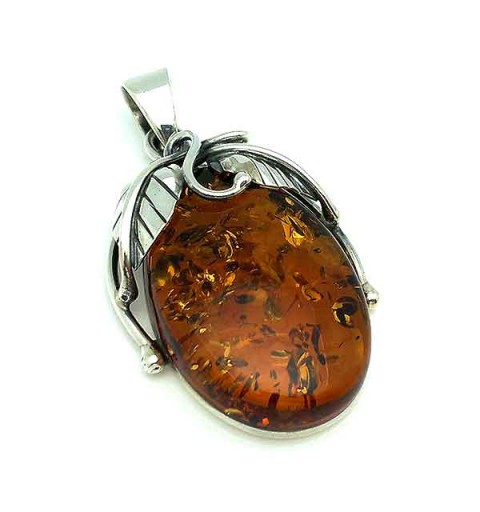 Colgante elaborado en plata de ley y un bonito ámbar natural.