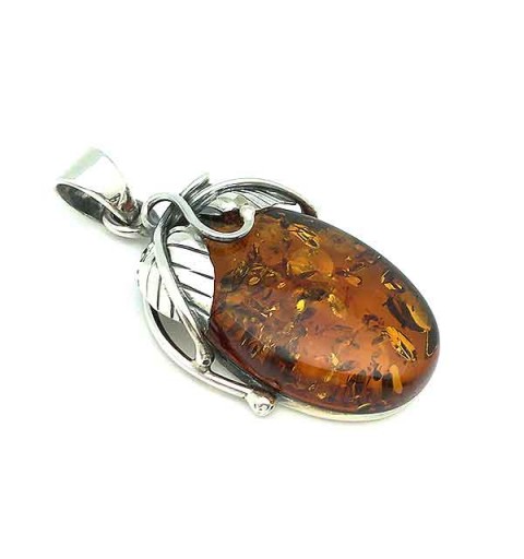 Colgante elaborado en plata de ley y un bonito ámbar natural.
