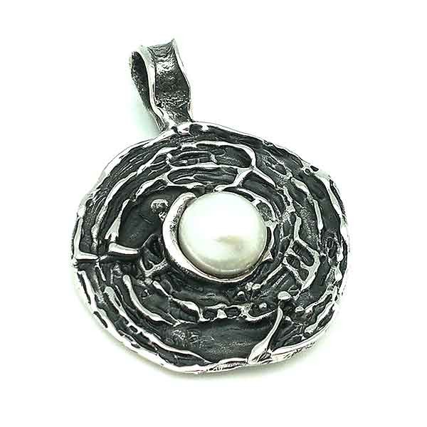 Baroque or contemporary style pendant, made of sterling silver and cultured pearl.