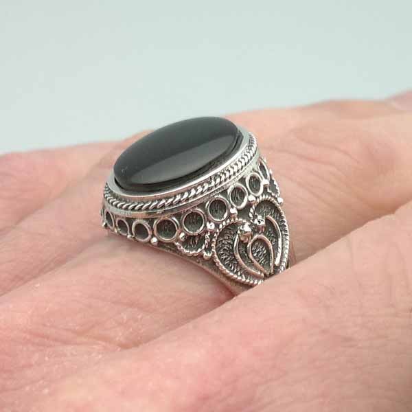 Seal type ring, in sterling silver and jet.