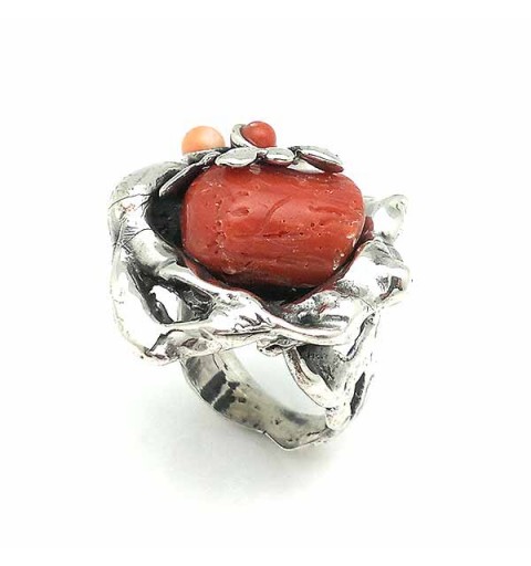 Baroque style ring, made of sterling silver and natural coral.