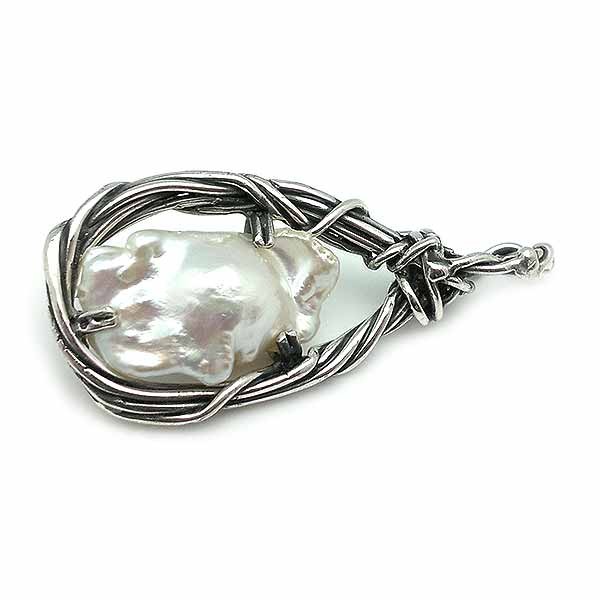 Handmade pendant, made of sterling silver and a beautiful natural baroque pearl.