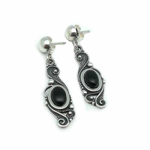 Sterling silver and jet earrings, made with the filigree technique.