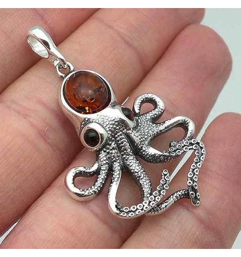 Octopus-shaped pendant, in sterling silver and amber.
