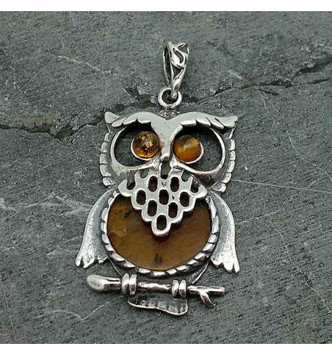 Pendant, shaped like an owl, made of silver and amber.